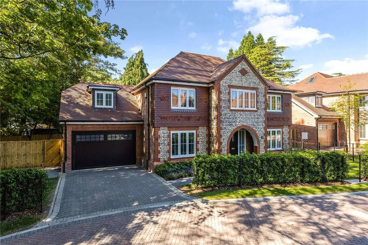 4 bed new development for sale — Hudson Gardens, Tower Road, Hindhead, Surrey, GU26 6SP