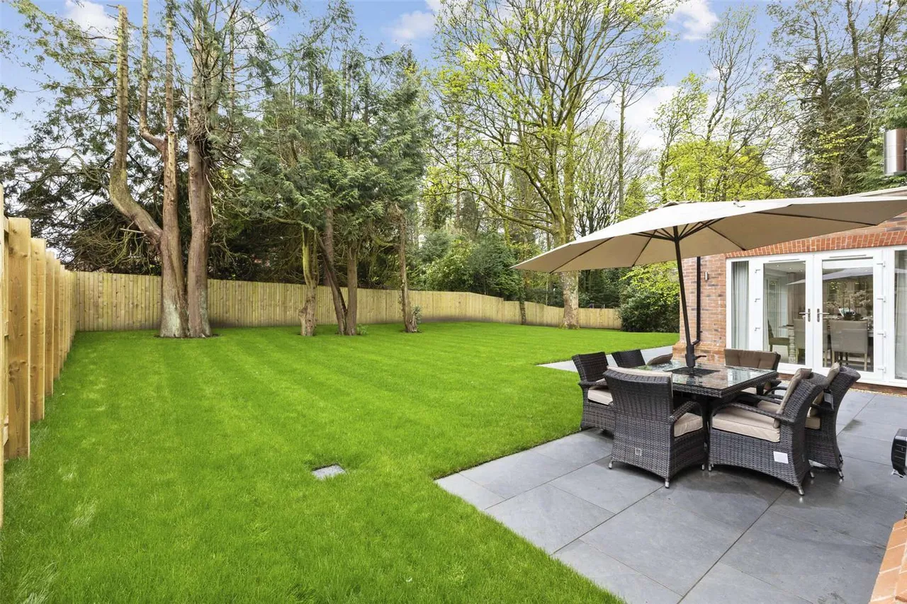 Hudson Gardens, Tower Road, Hindhead, Surrey, GU26 6SP, photo 4