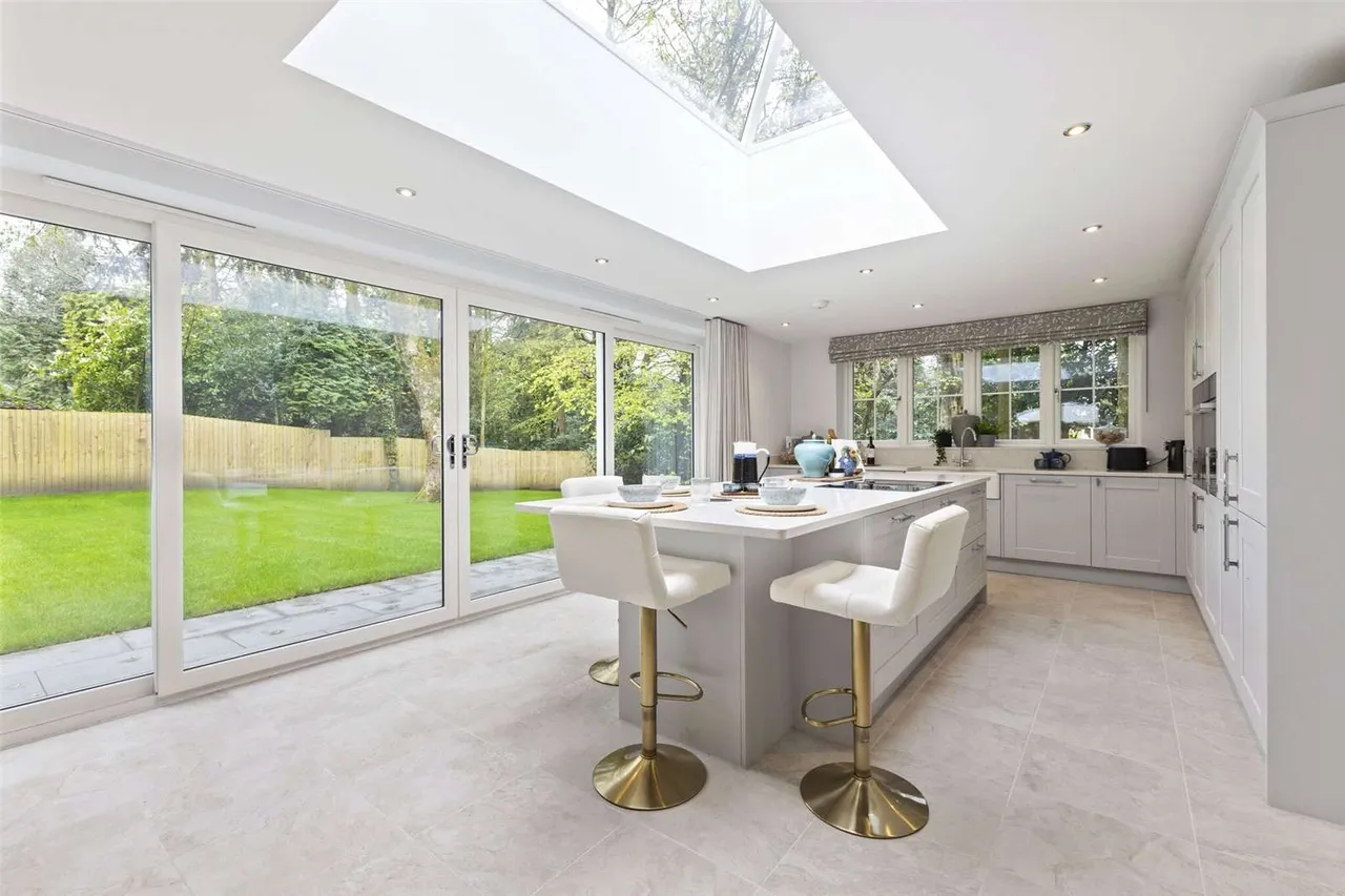 Hudson Gardens, Tower Road, Hindhead, Surrey, GU26 6SP, photo 5