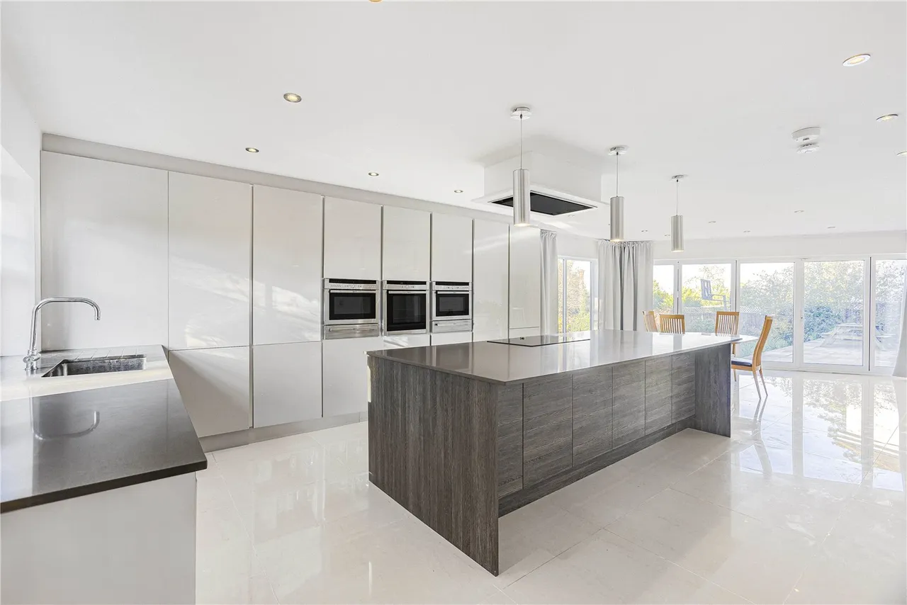 Westwood Close, Potters Bar, Hertfordshire, EN6 1LH, photo 3