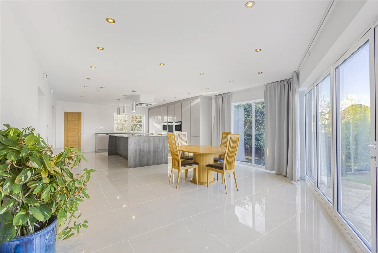 Westwood Close, Potters Bar, Hertfordshire, EN6 1LH, photo 8