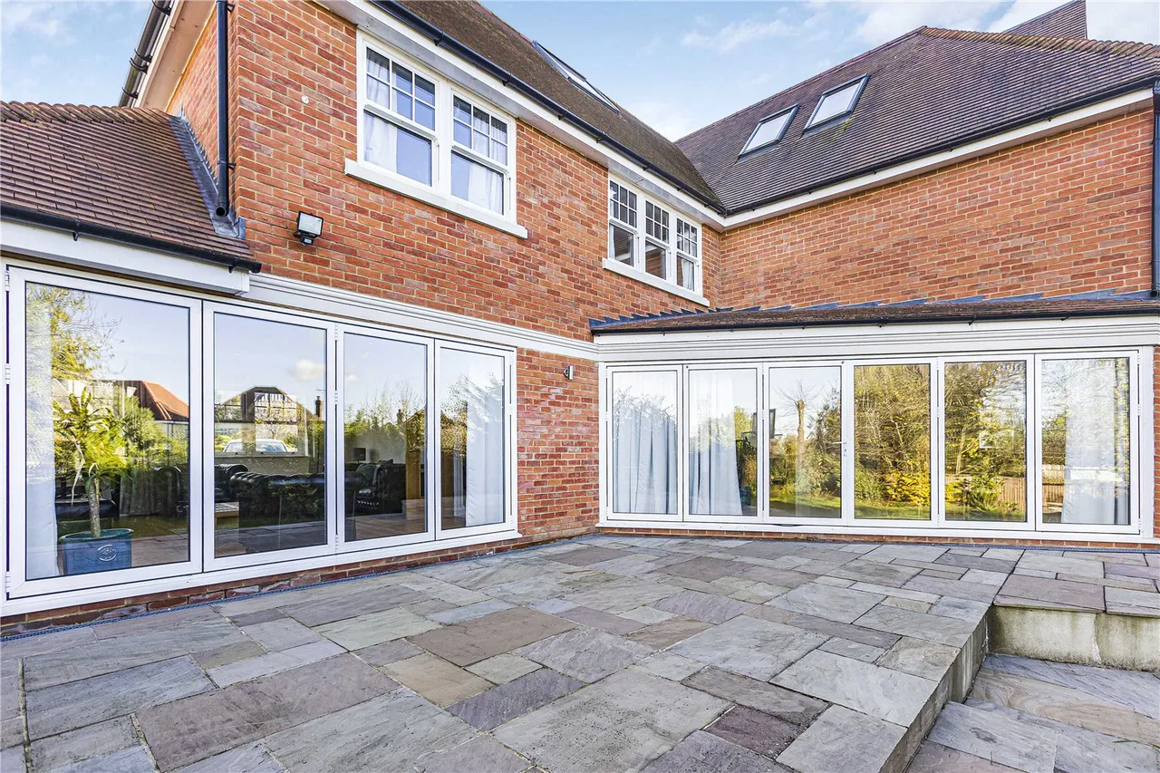 Westwood Close, Potters Bar, Hertfordshire, EN6 1LH, photo 25