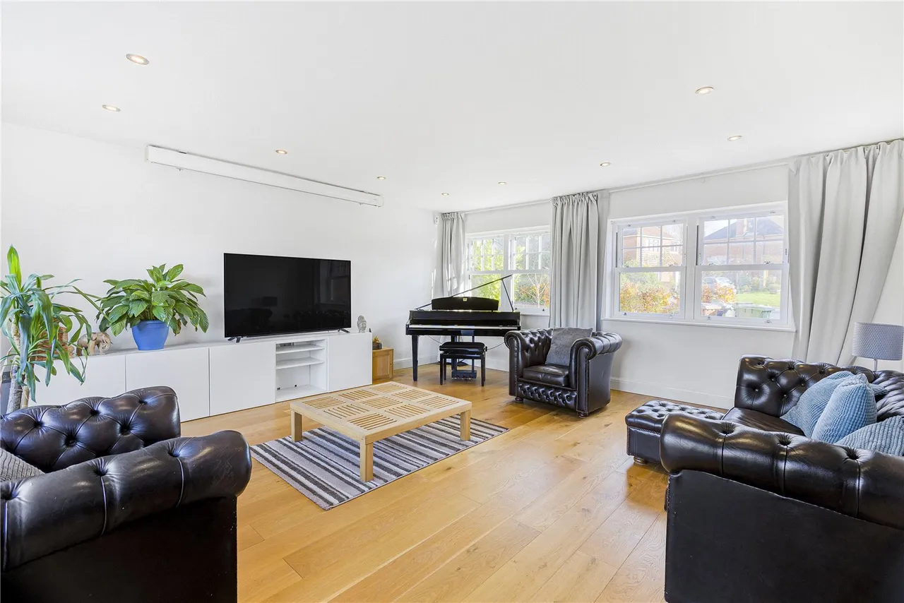 Westwood Close, Potters Bar, Hertfordshire, EN6 1LH, photo 9