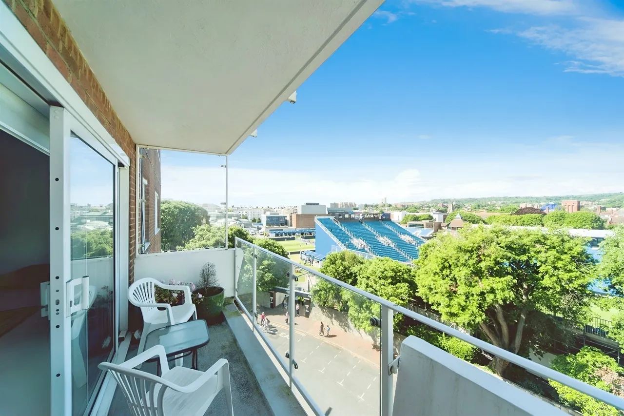 2 bed flat for sale, Blackwater Road, Eastbourne, BN21