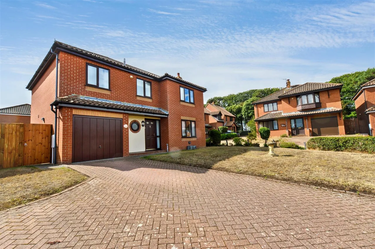 4 bed house for sale, Campion Way, Sheringham, NR26