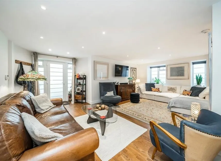 3 bed flat for sale — Pembroke Road, South Kensington, W8