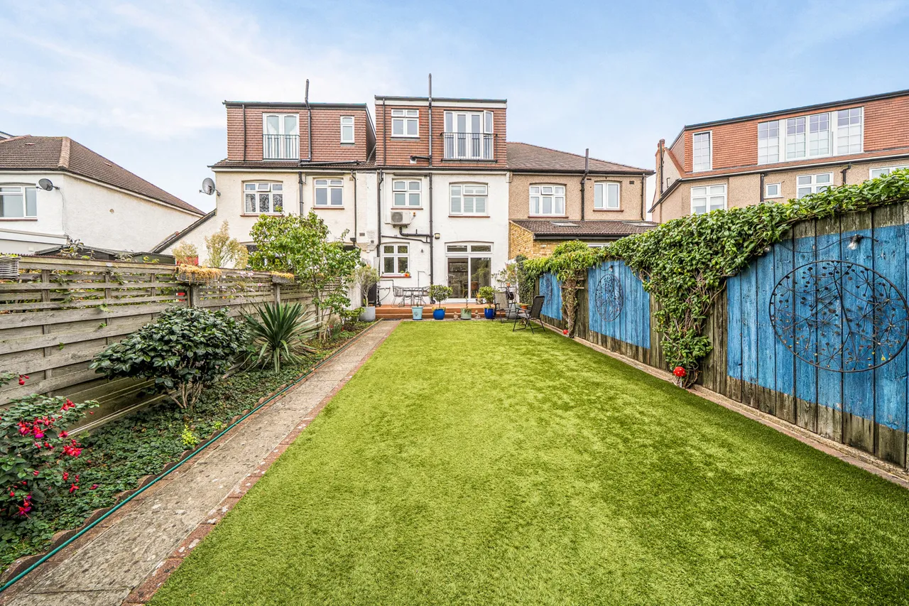 Balmoral Gardens, London, W13, photo 18