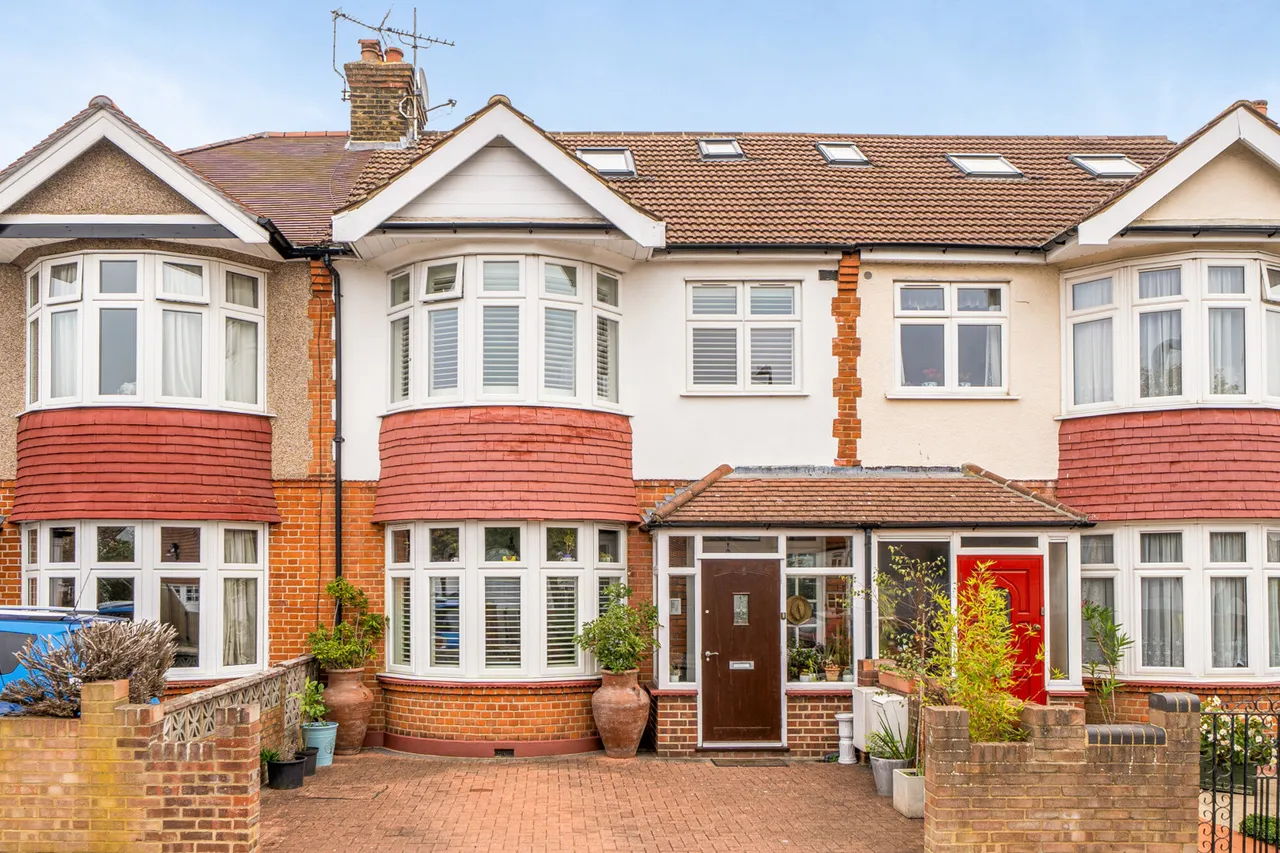 5 bed house for sale, Balmoral Gardens, London, W13