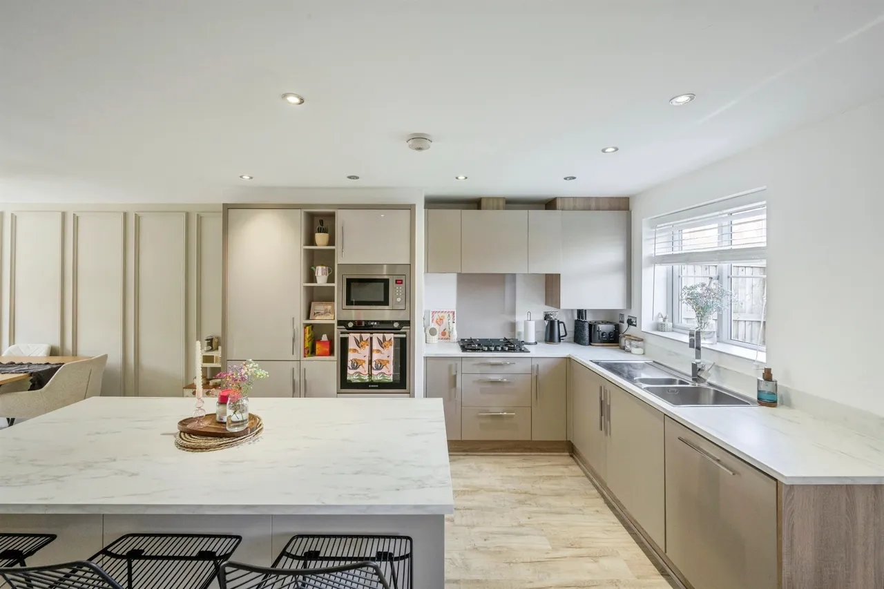 Ceramia Court, Goldthorpe, S63, photo 5
