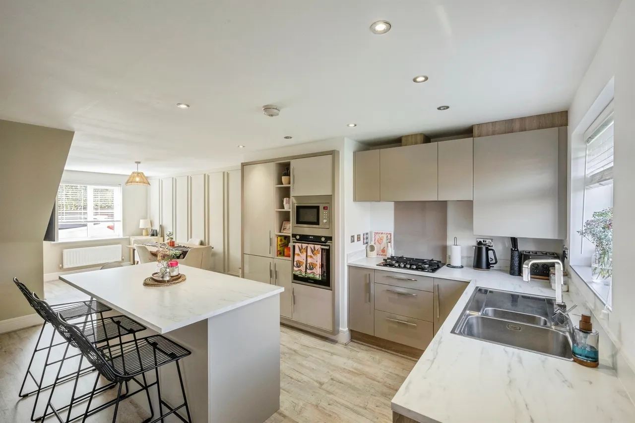 Ceramia Court, Goldthorpe, S63, photo 2
