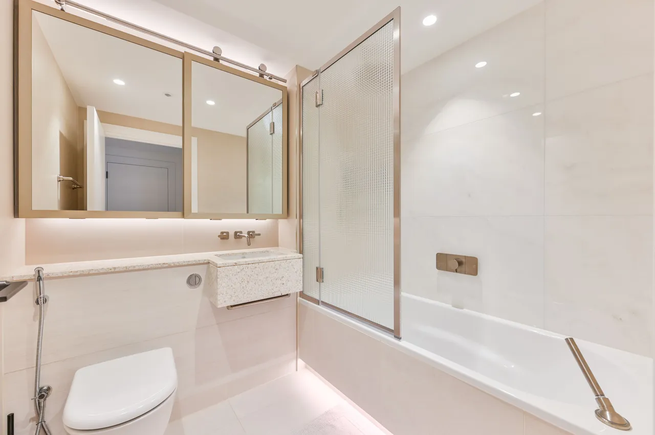 London, SW11, photo 18