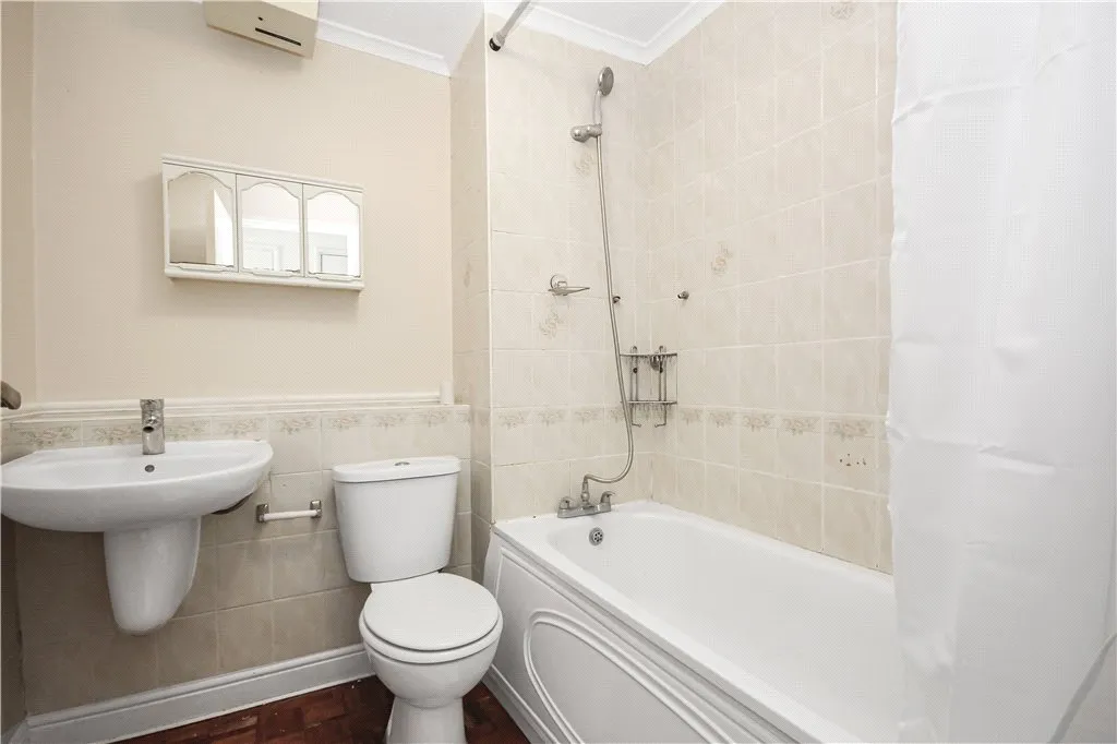 Gale Close, Mitcham, CR4, photo 13
