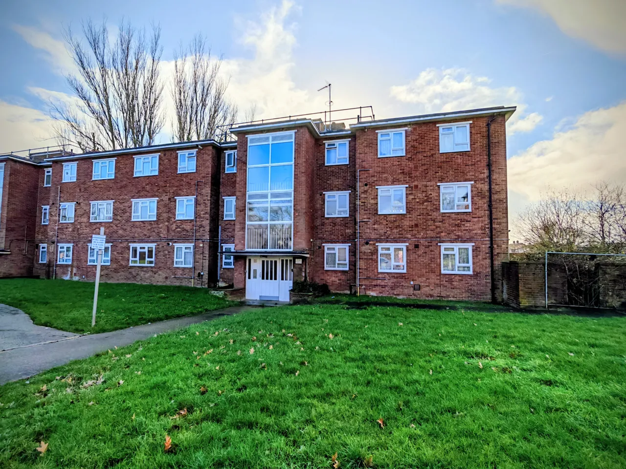 2 bed flat for sale, Old Ruislip Road, Northolt, UB5