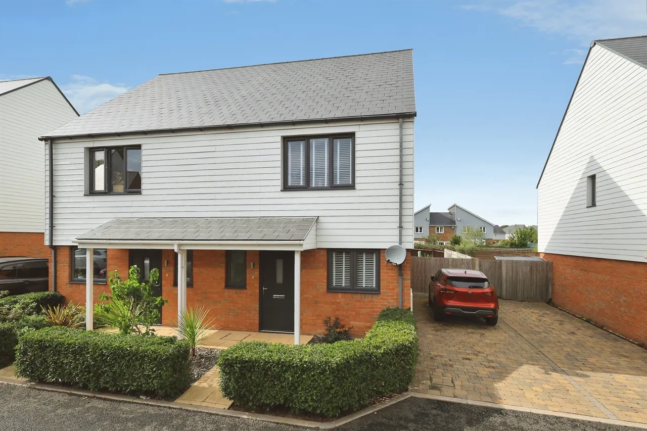 2 bed house for sale, Birch Road, Polegate, BN26