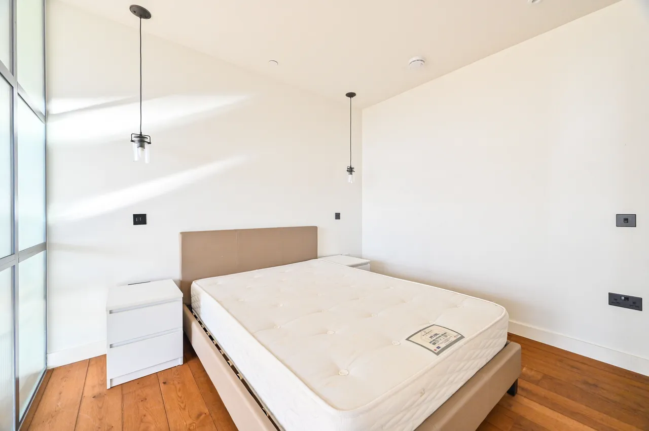 Flat 120, 1 Emery Way, LONDON, photo 5