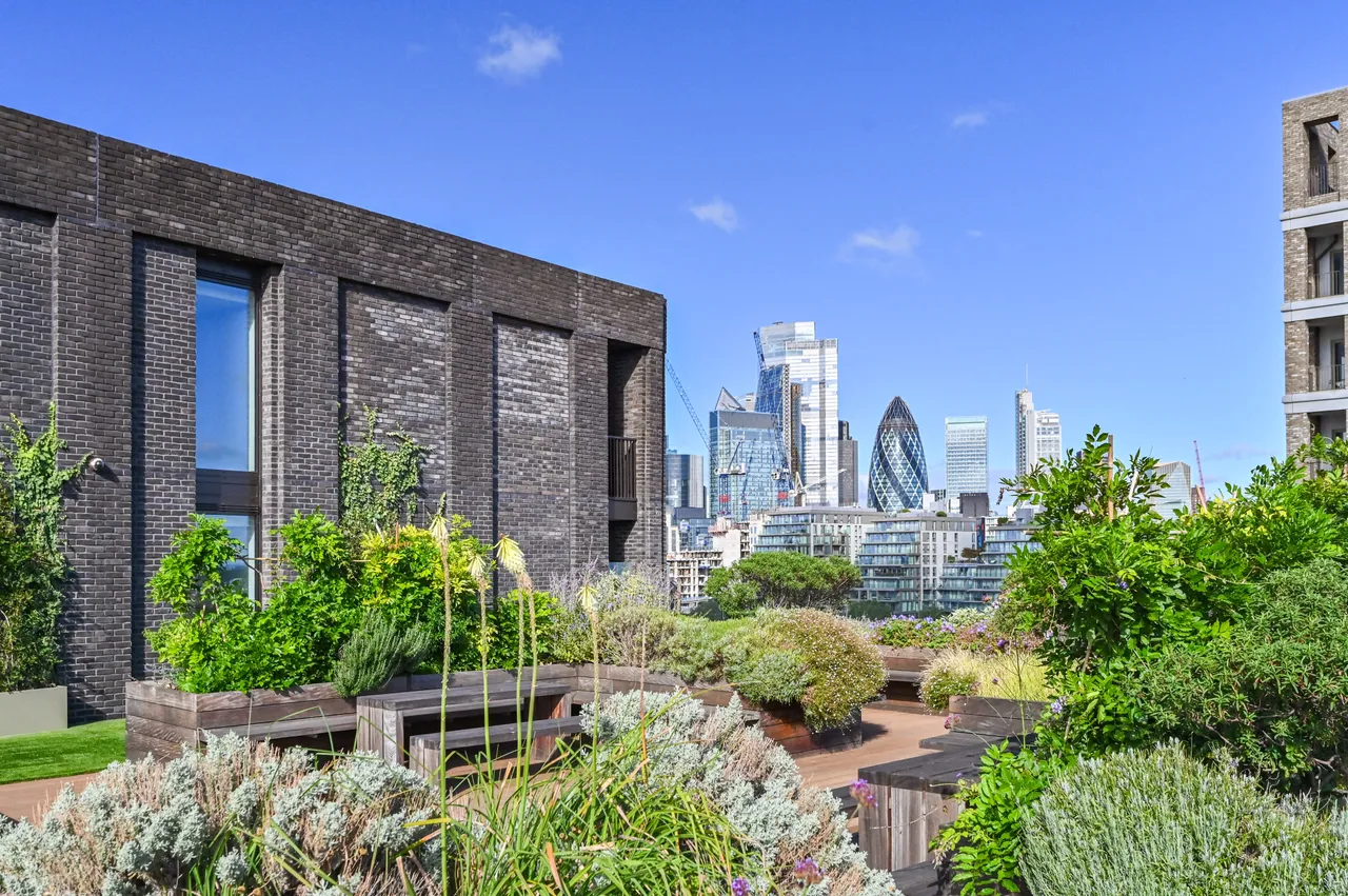 Flat 120, 1 Emery Way, LONDON, photo 11