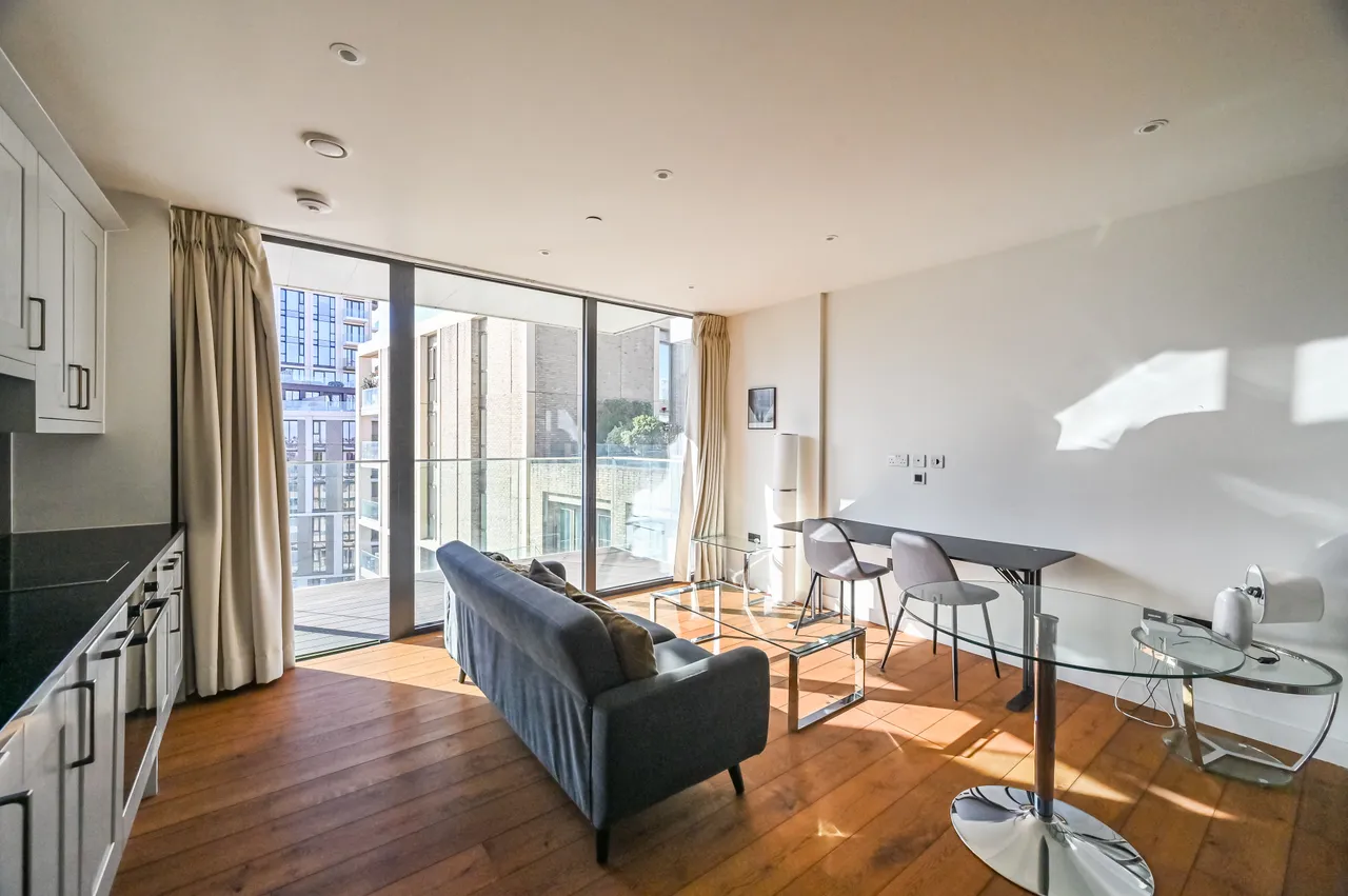 Flat 120, 1 Emery Way, LONDON, photo 2