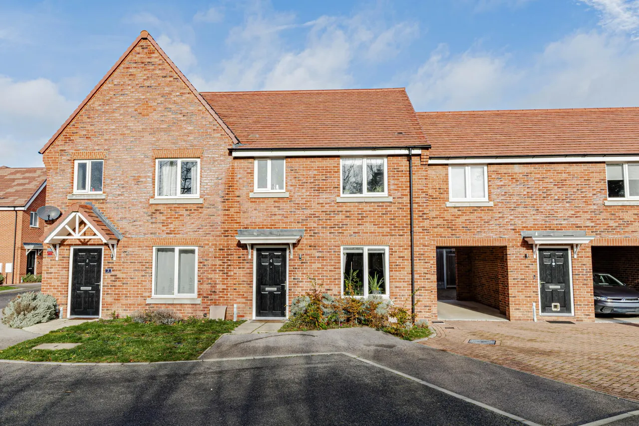 3 bed house for sale — Cavalry Close, Canterbury, CT1 1GS