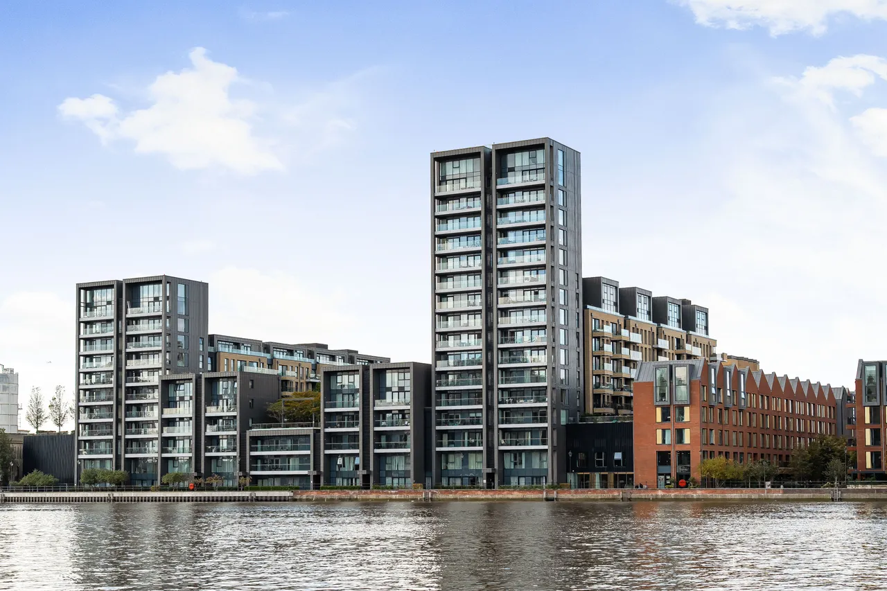 2 bed flat for sale — 14 Riverwalk Apartments, 5 Central Avenue, London
