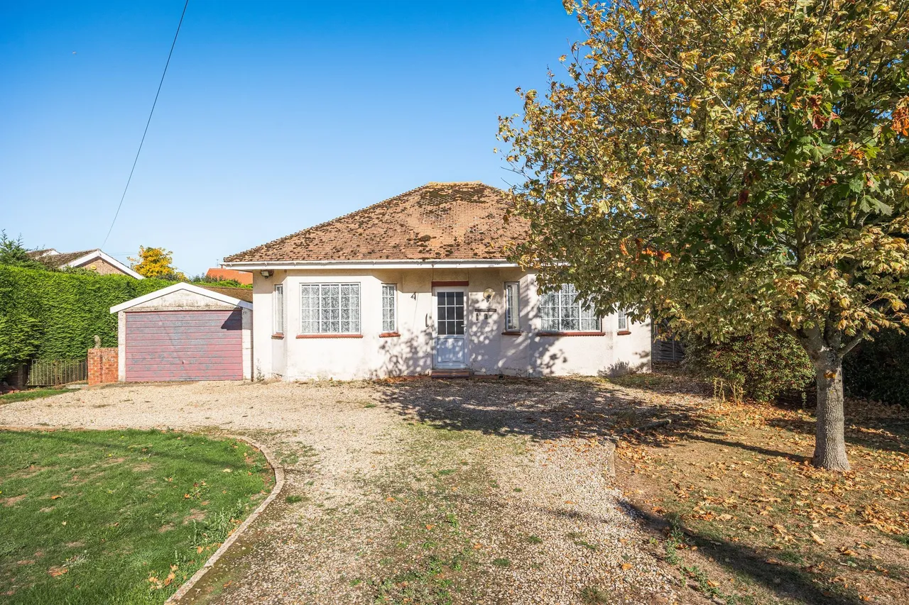 Detached Bungalow Set on 0.26 Acres i, photo 4