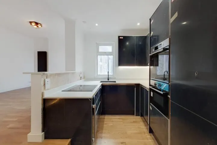 56b High Street South, London, photo 8
