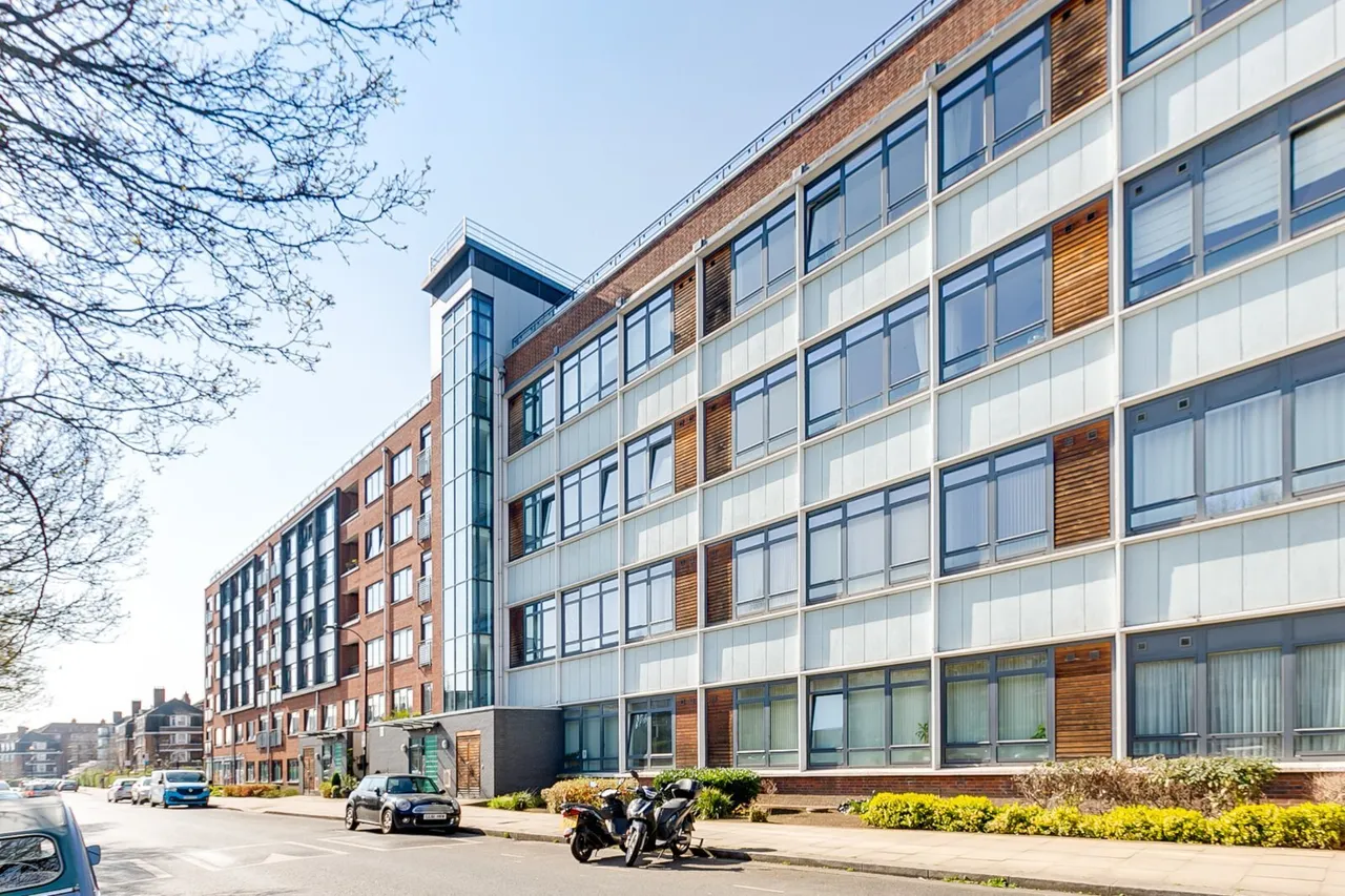 Larden Road, London, W3, photo 12