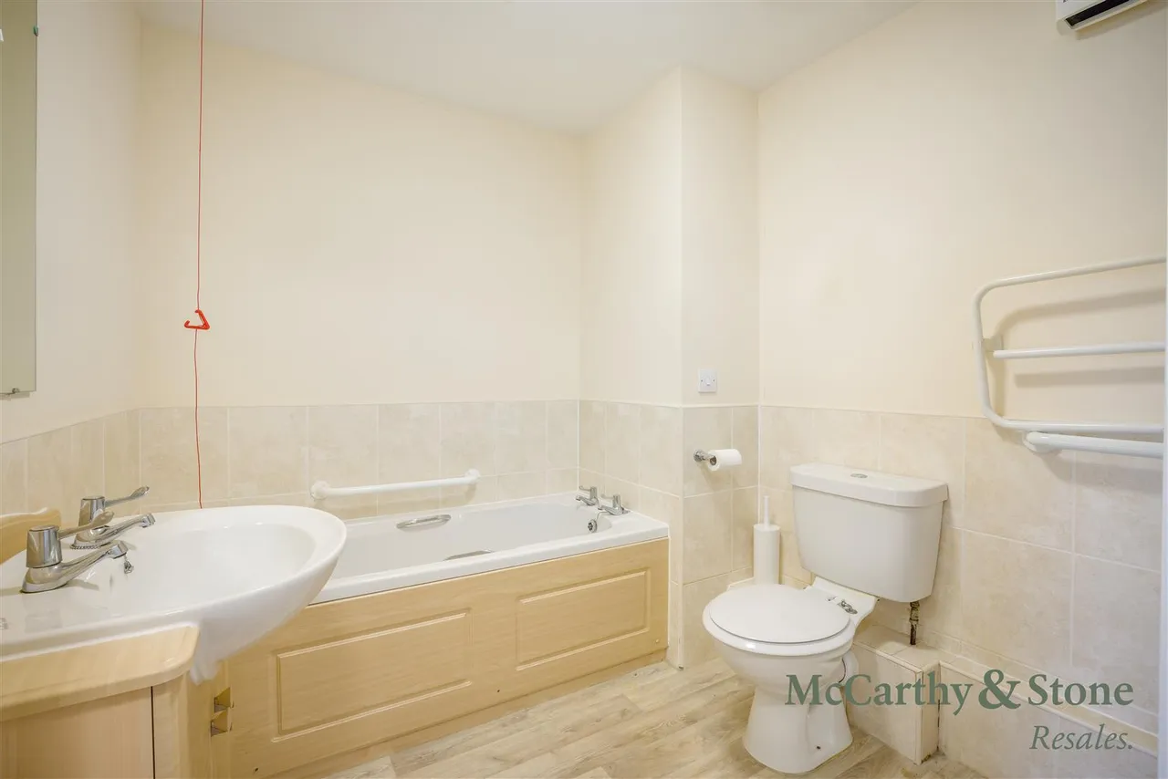 Chester Road, Little Sutton, CH66, photo 10