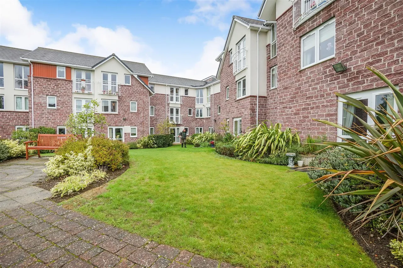 Chester Road, Little Sutton, CH66, photo 14