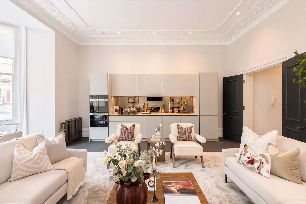 Redcliffe Square, London, SW10 9HQ, photo 3