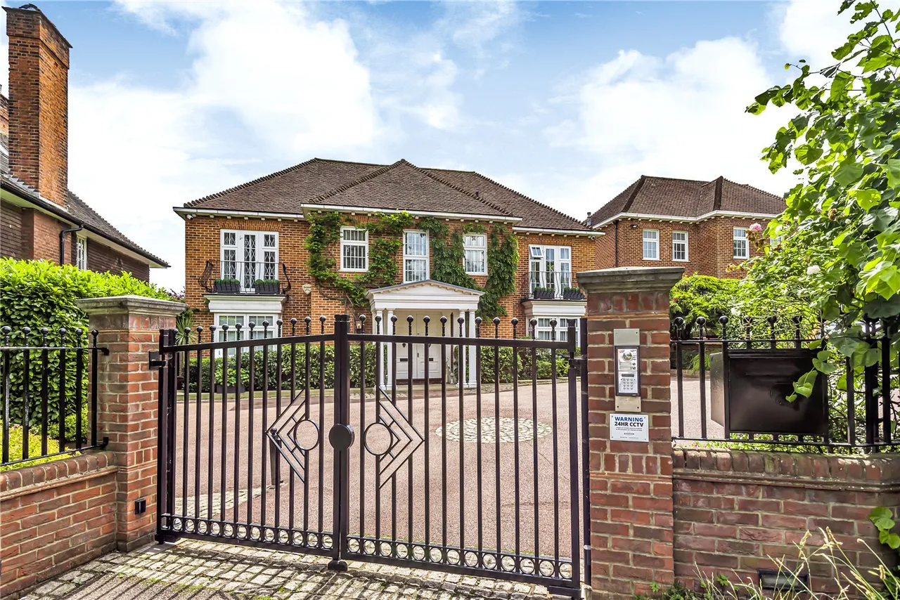 Totteridge Lane, Totteridge, London, N20 8DX, photo 50