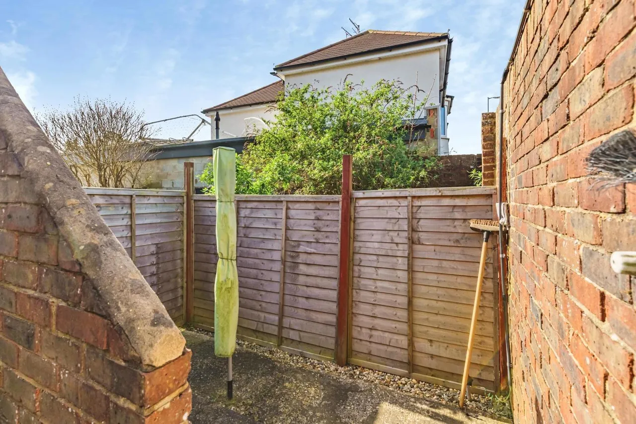 Gainsborough Avenue, Worthing, BN14, photo 16