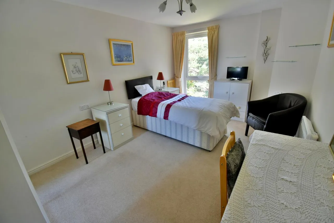 Ringwood Road, BH22, photo 6