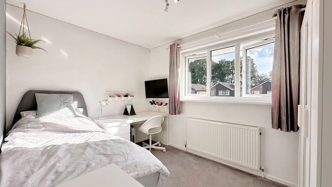 Knole Avenue, Stockport, photo 14