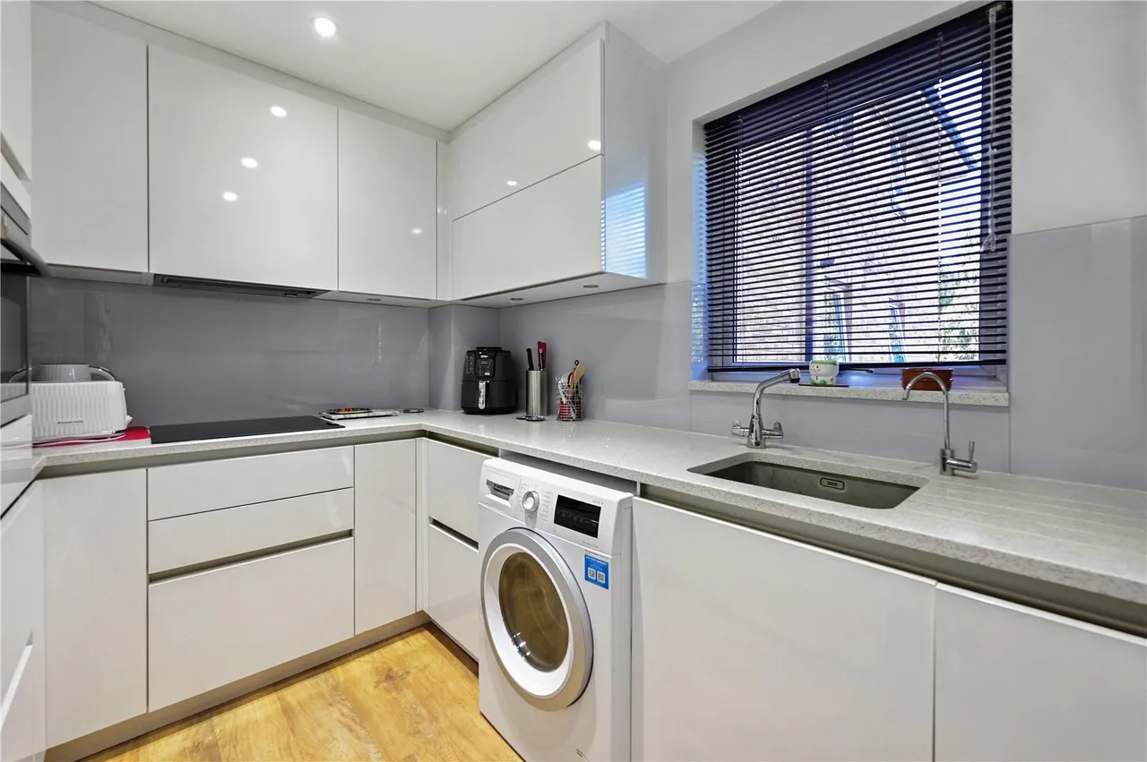 Salisbury Road, Farnborough, Hampshire, GU14 7AJ, photo 3