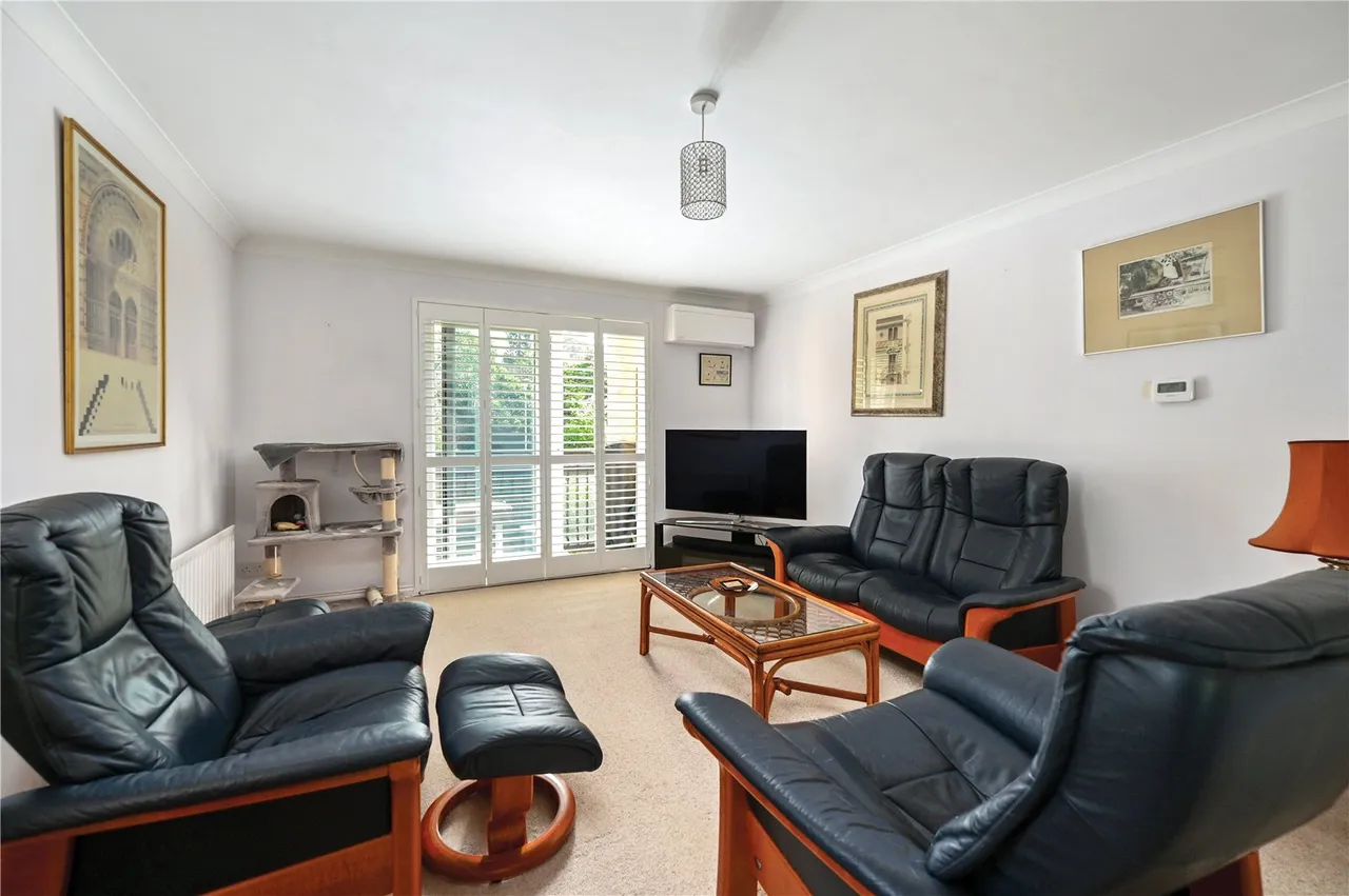 Salisbury Road, Farnborough, Hampshire, GU14 7AJ, photo 5