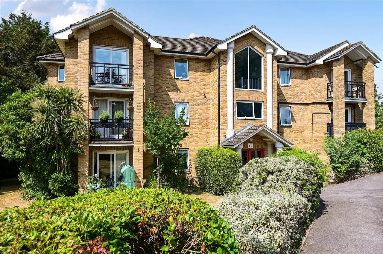 2 bed flat for sale — Salisbury Road, Farnborough, Hampshire, GU14 7AJ