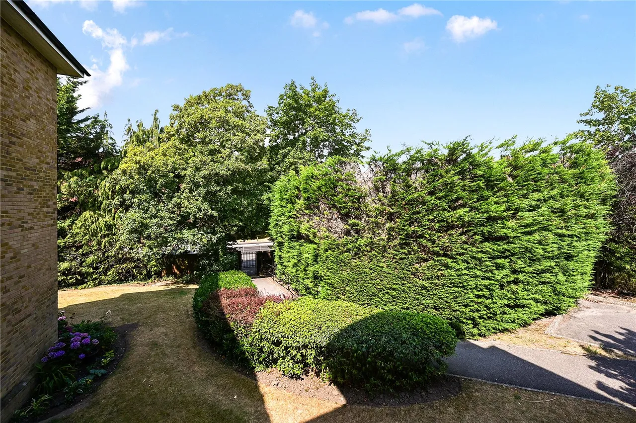 Salisbury Road, Farnborough, Hampshire, GU14 7AJ, photo 11