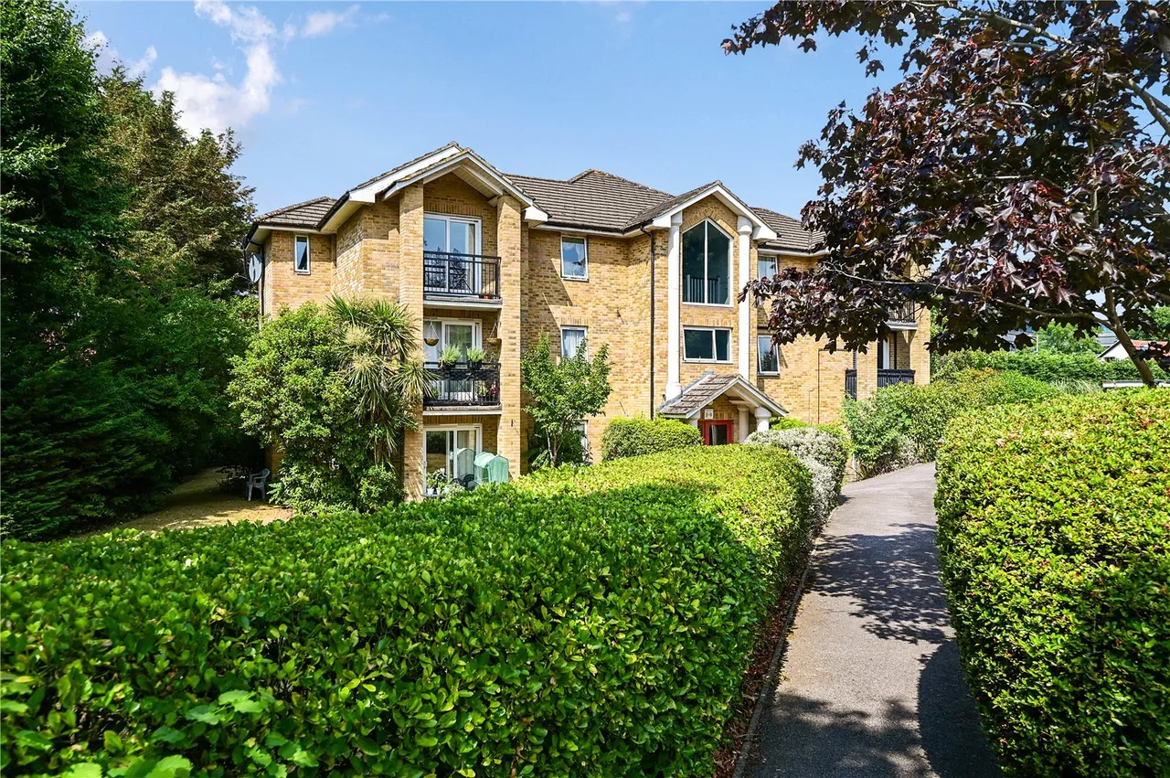Salisbury Road, Farnborough, Hampshire, GU14 7AJ, photo 13
