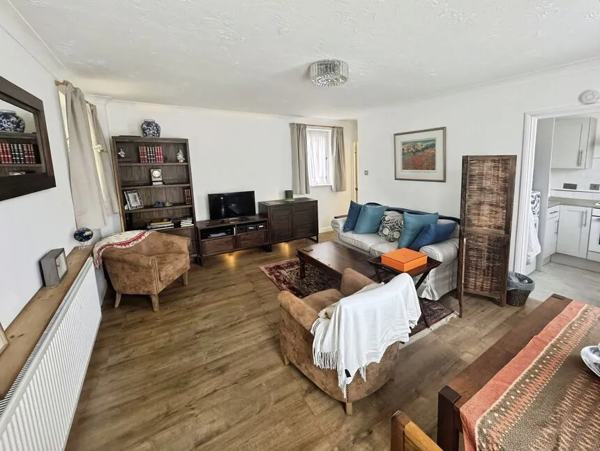 Church Road, Egham, Surrey, TW20, photo 2
