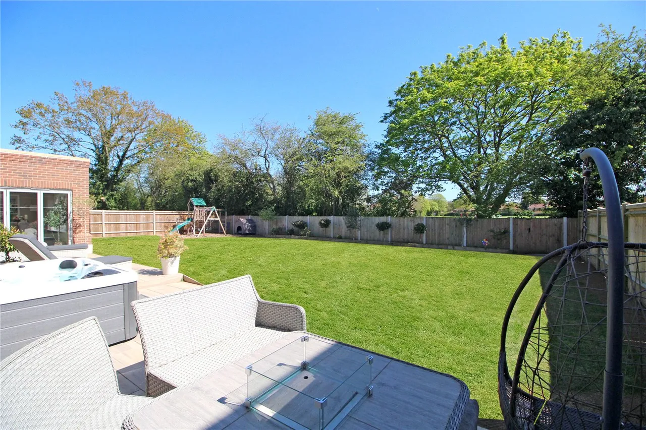 Thornberry Grove, Wymondham, NR18, photo 2
