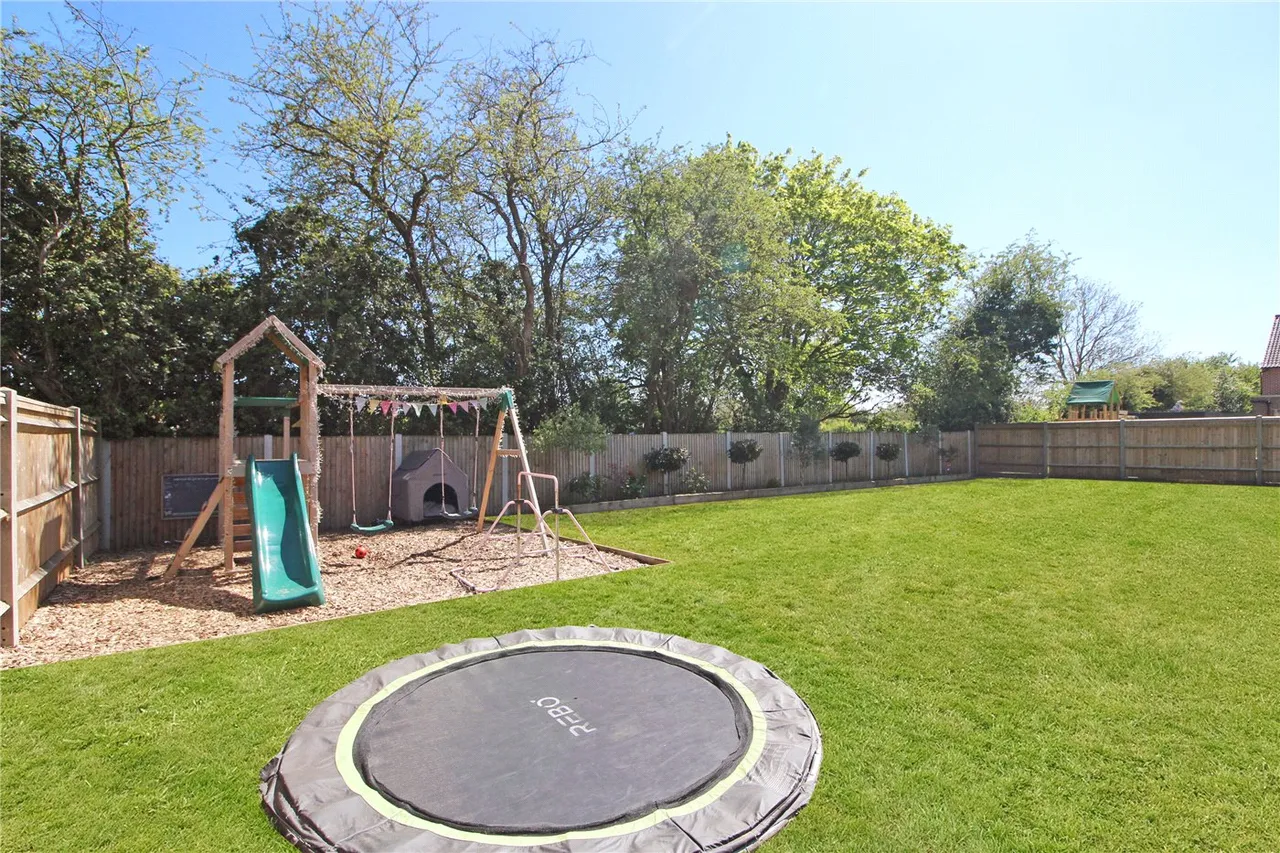 Thornberry Grove, Wymondham, NR18, photo 23