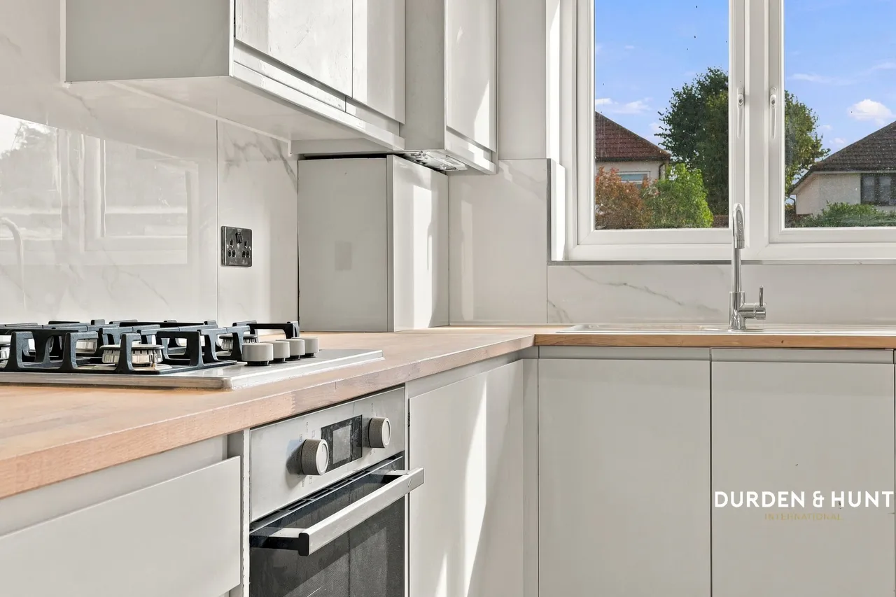 Eyhurst Avenue, Hornchurch, RM12, photo 6
