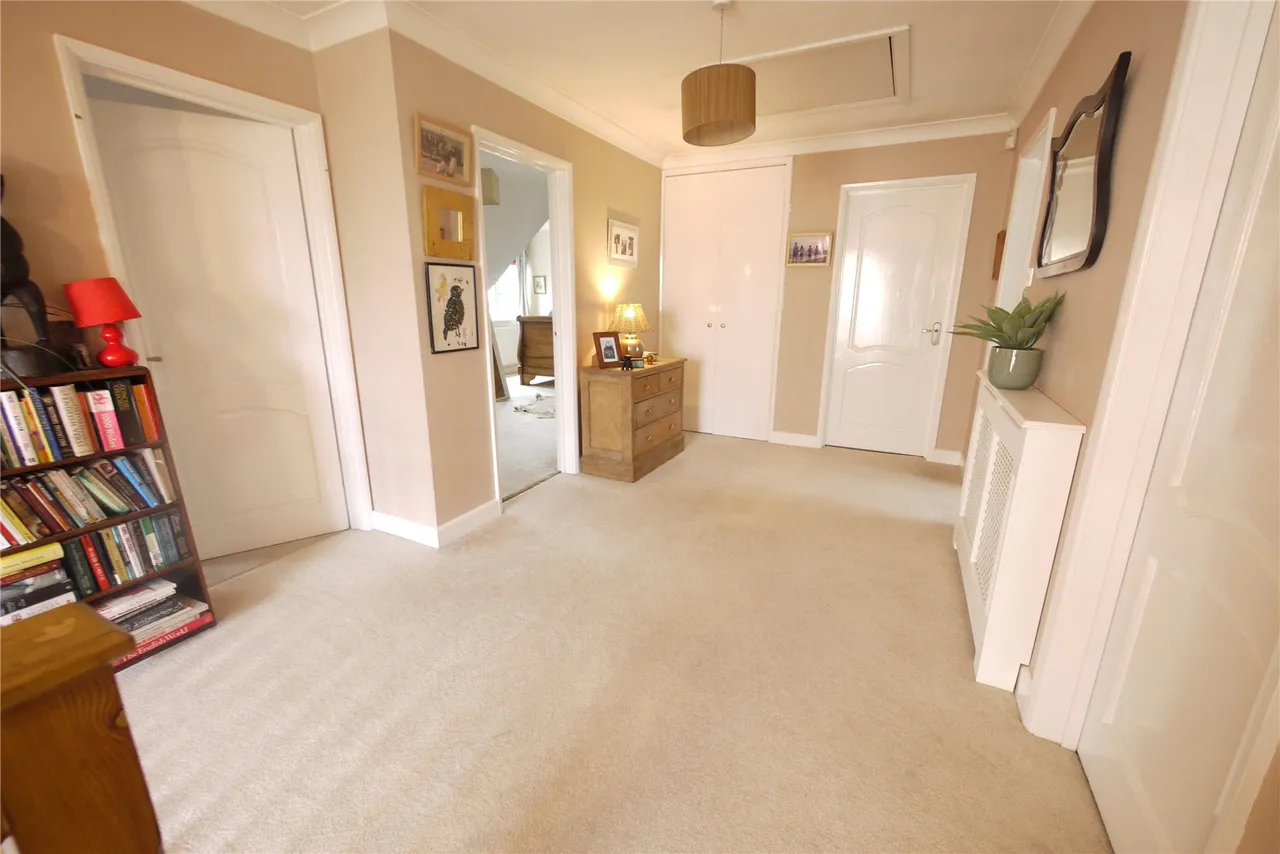 Brentwood, CM15, photo 6