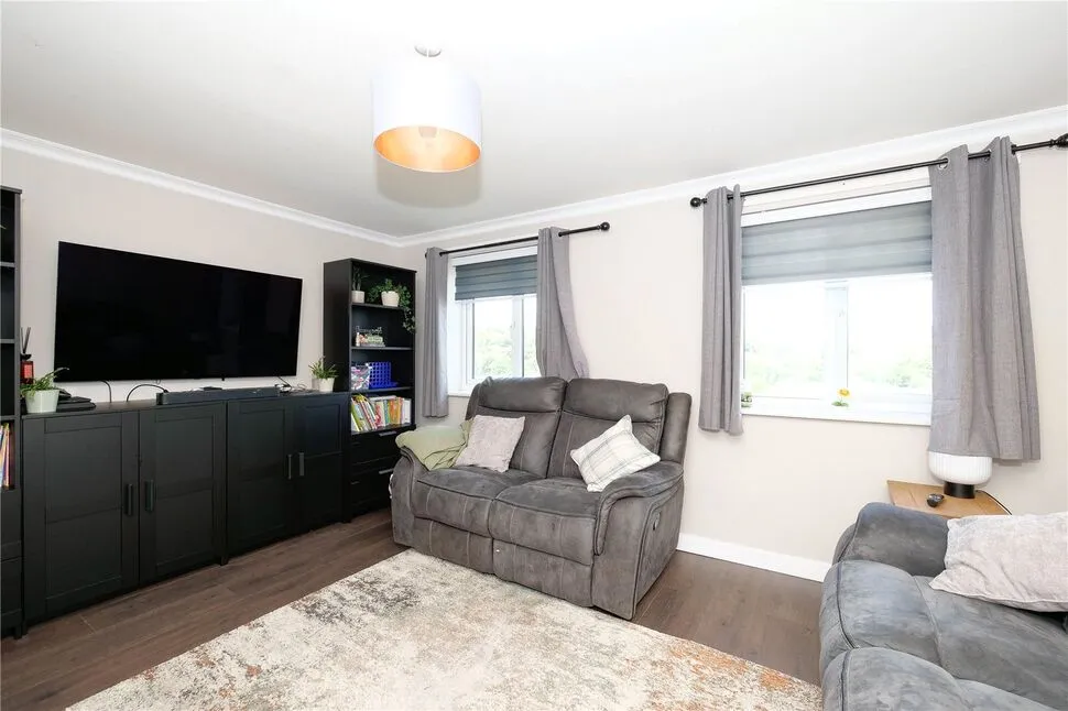 Poplars Park Avenue, BD2, photo 3