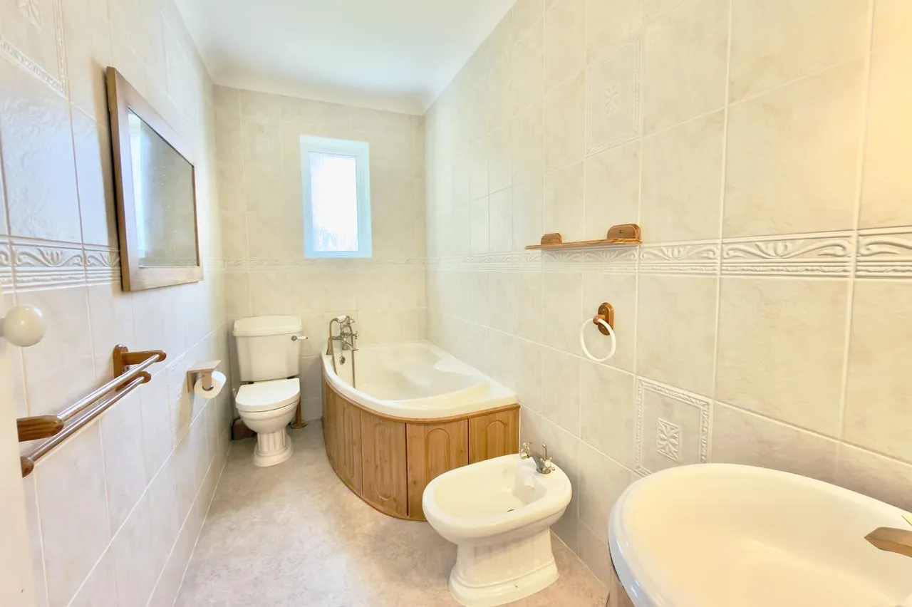East Avenue, BH3, photo 15