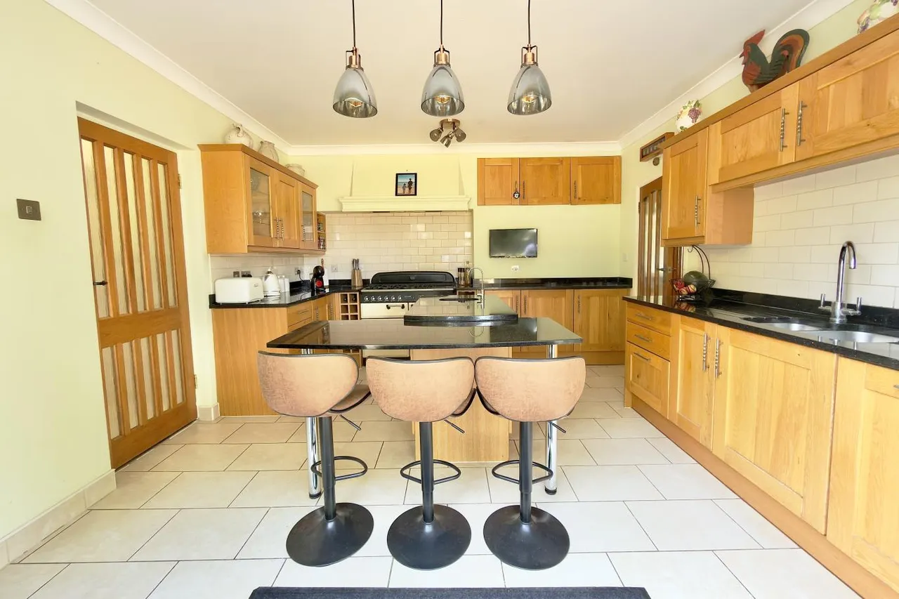 East Avenue, BH3, photo 11