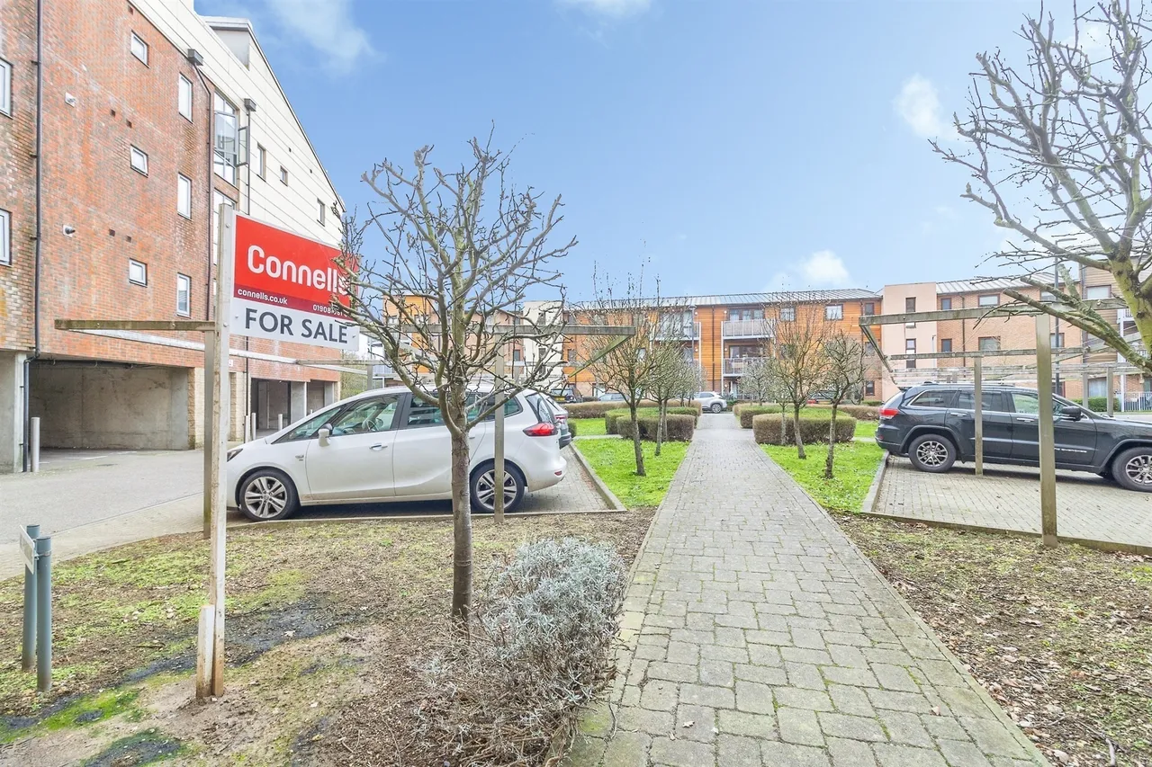 4 bed flat for sale, Staverton Grove, Broughton, MK10