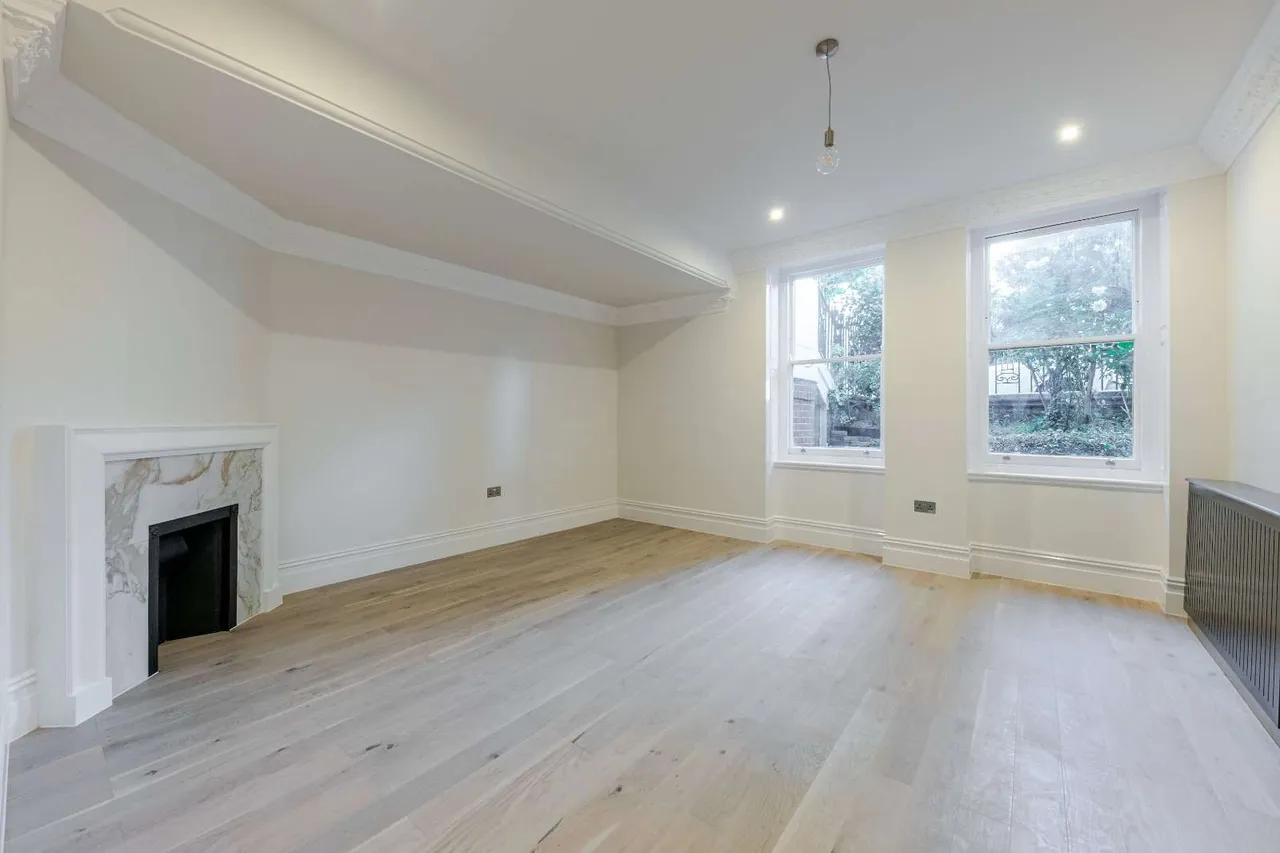 4 bed flat for sale — Sutherland House, Marloes Road, London, W8 5LG