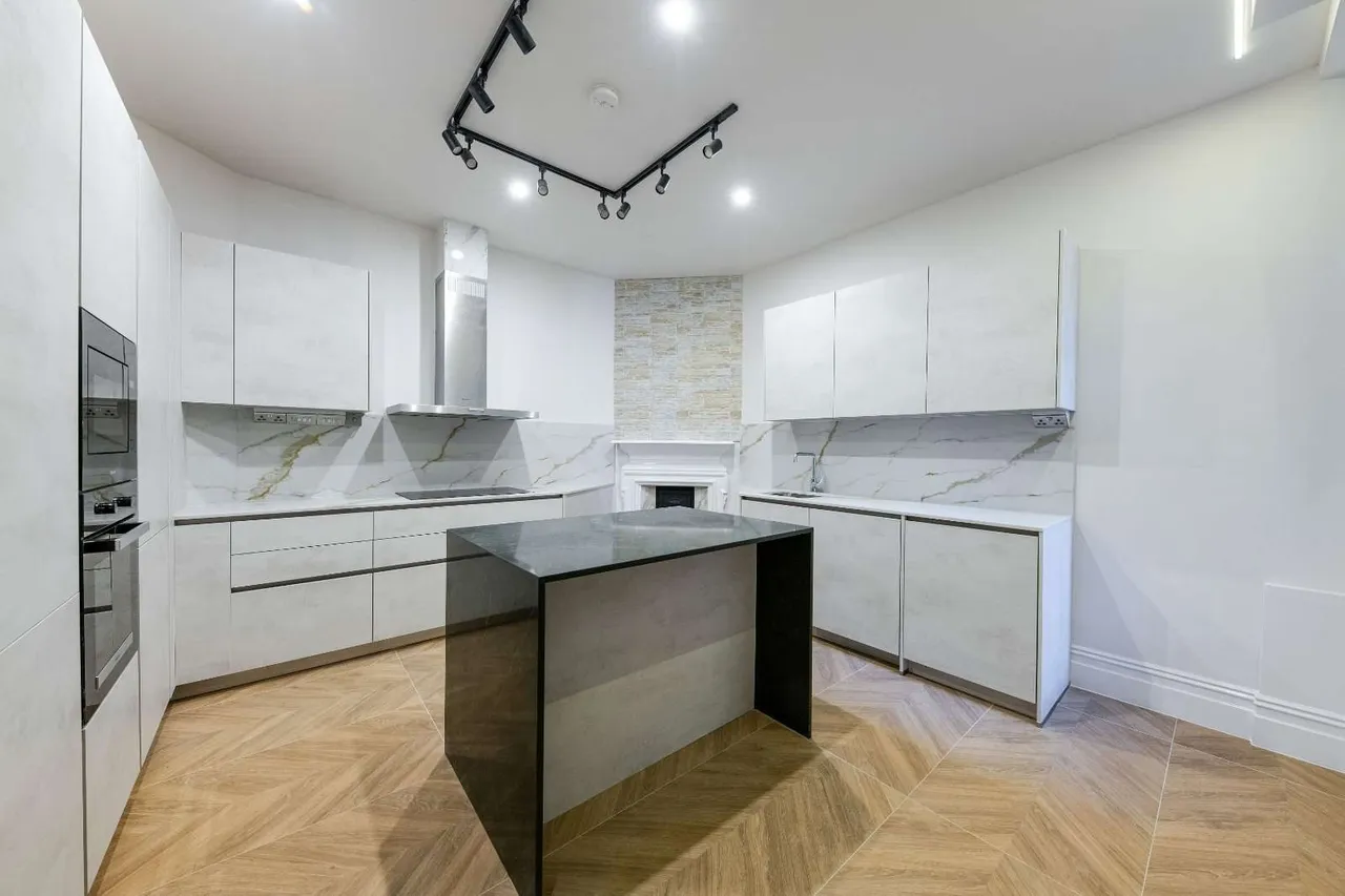 Sutherland House, Marloes Road, London, W8 5LG, photo 5