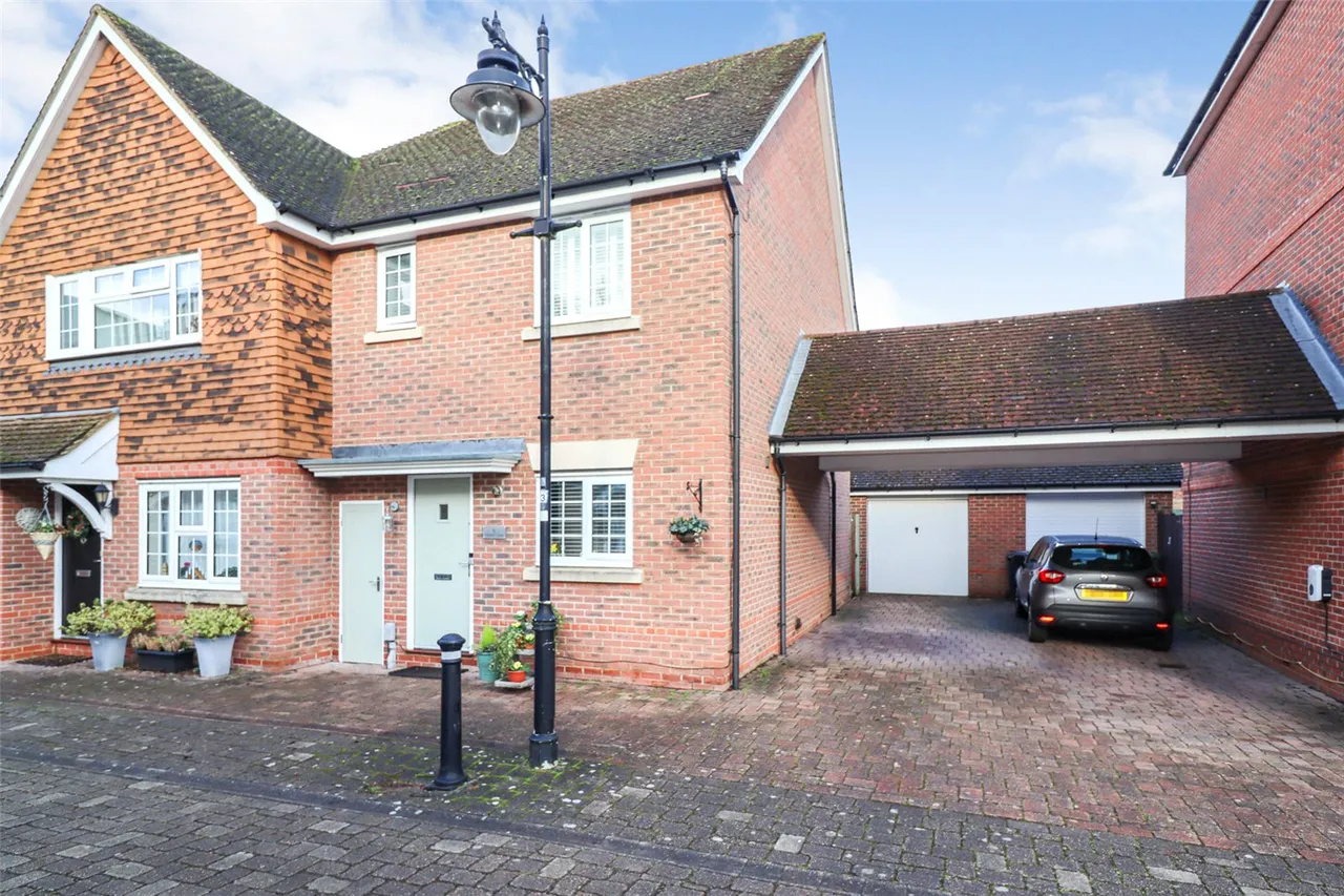 3 bed house for sale — Alfred Close, Fleet, Hampshire, GU51 1ES
